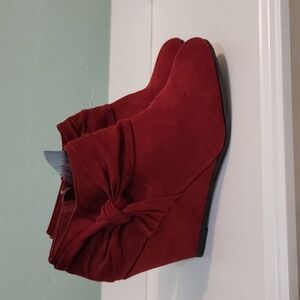 CL by Laundry Wedge Booties Size 6 1/2